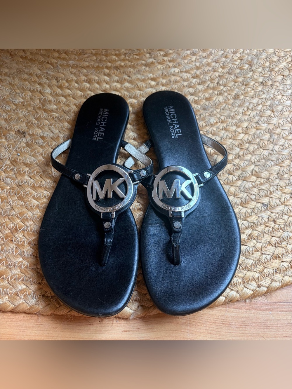 Michael Kors flat sandal 🌼